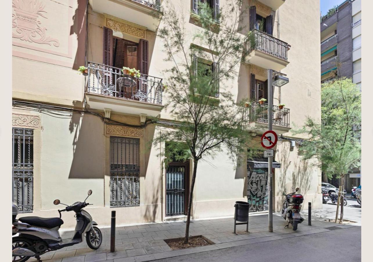 Great Apartment In Sagrada Familia With Balcony — Photos 3