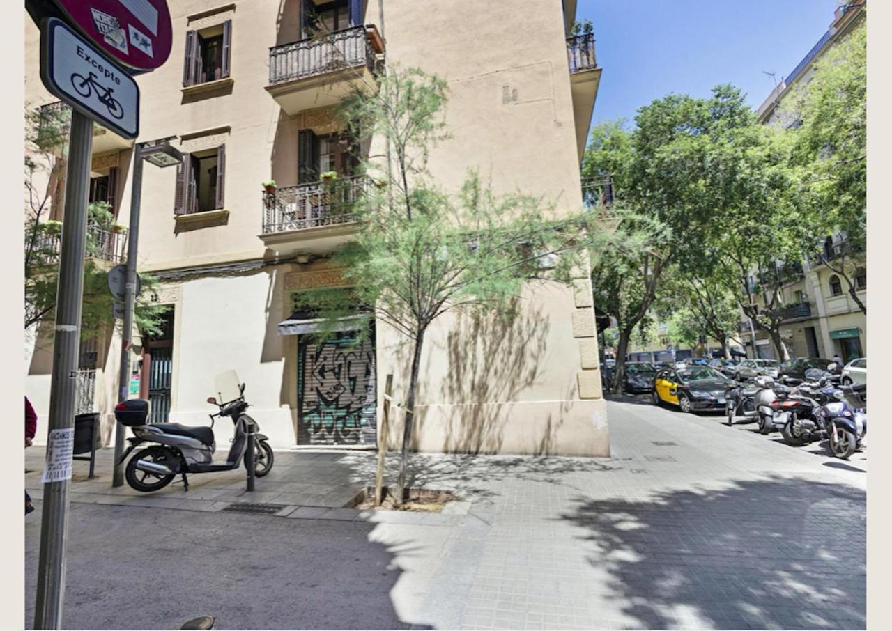 Great Apartment In Sagrada Familia With Balcony — Photos 2